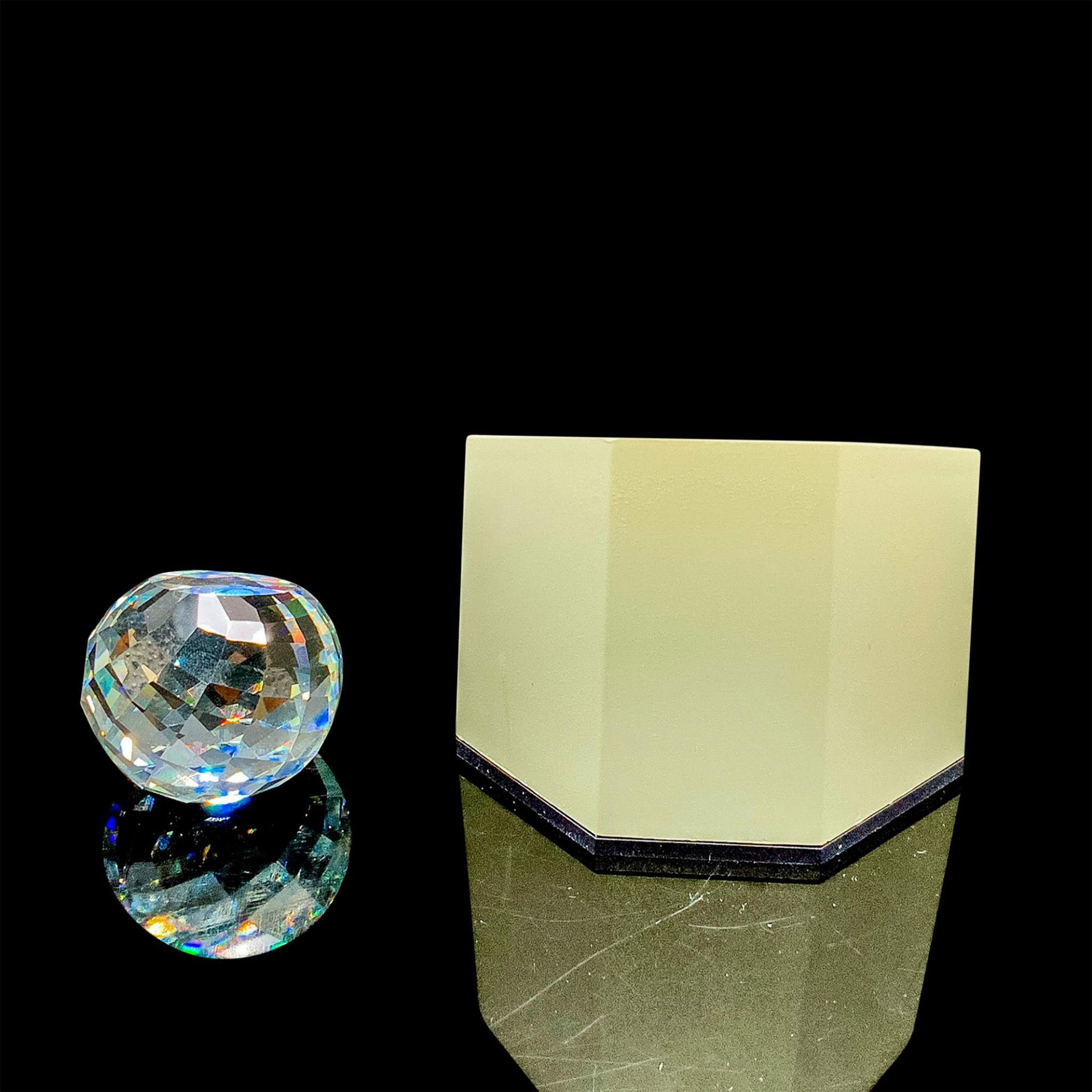 Swarovski SCS 1987 Charter Member Paperweight and Stand - Image 2 of 3