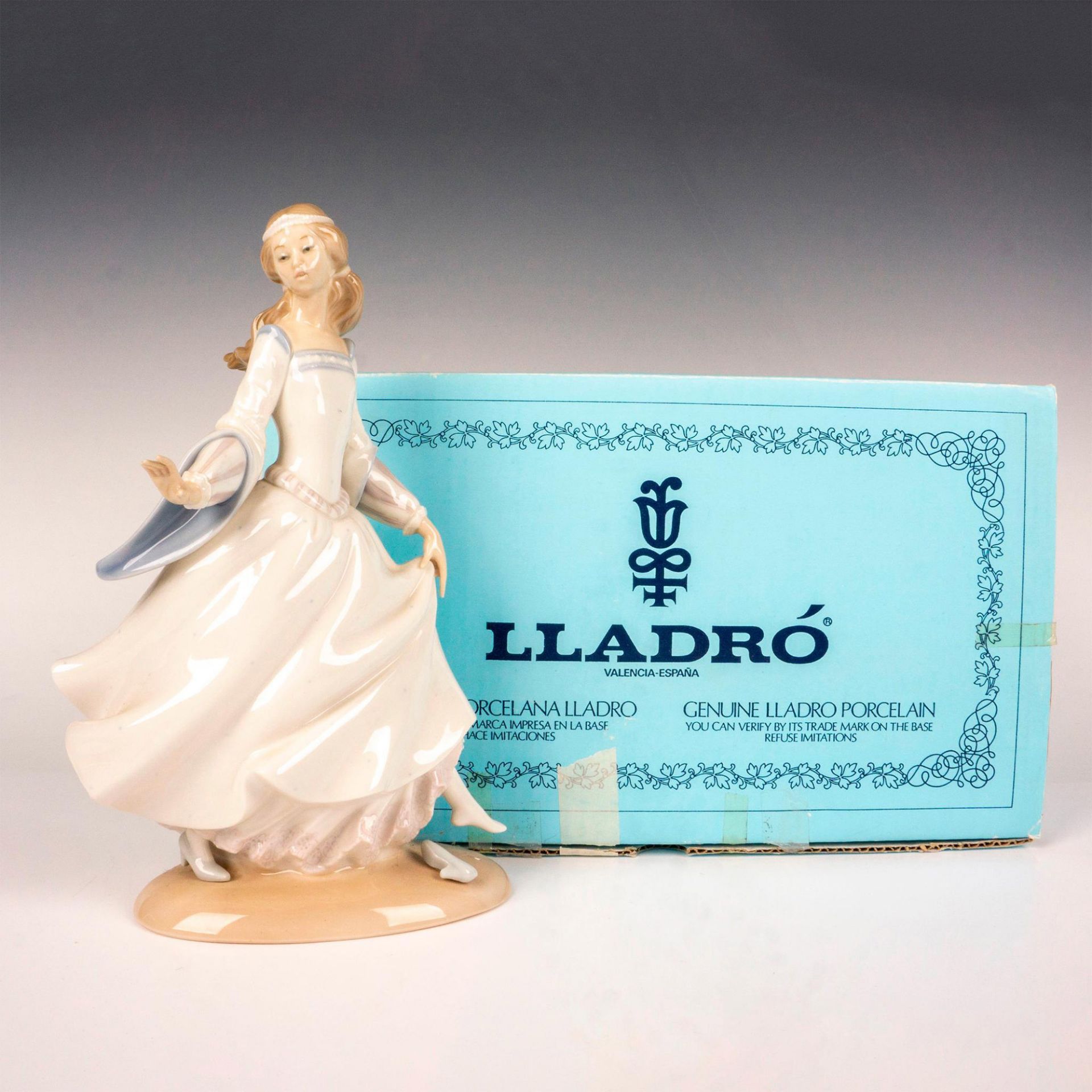 Cinderella 1004828 - Lladro Porcelain Figurine - Image 4 of 4