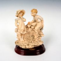 Florence Giuseppe Armani Figurine, Tender Gift