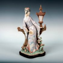 Mariko 1001421 - Lladro Porcelain Figurine