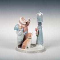 Holiday Wishes 1008010 - Lladro Porcelain Figurine