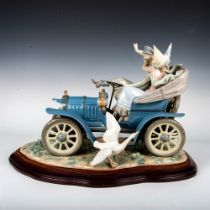 Car In Trouble 1001375 - Lladro Porcelain Figurine