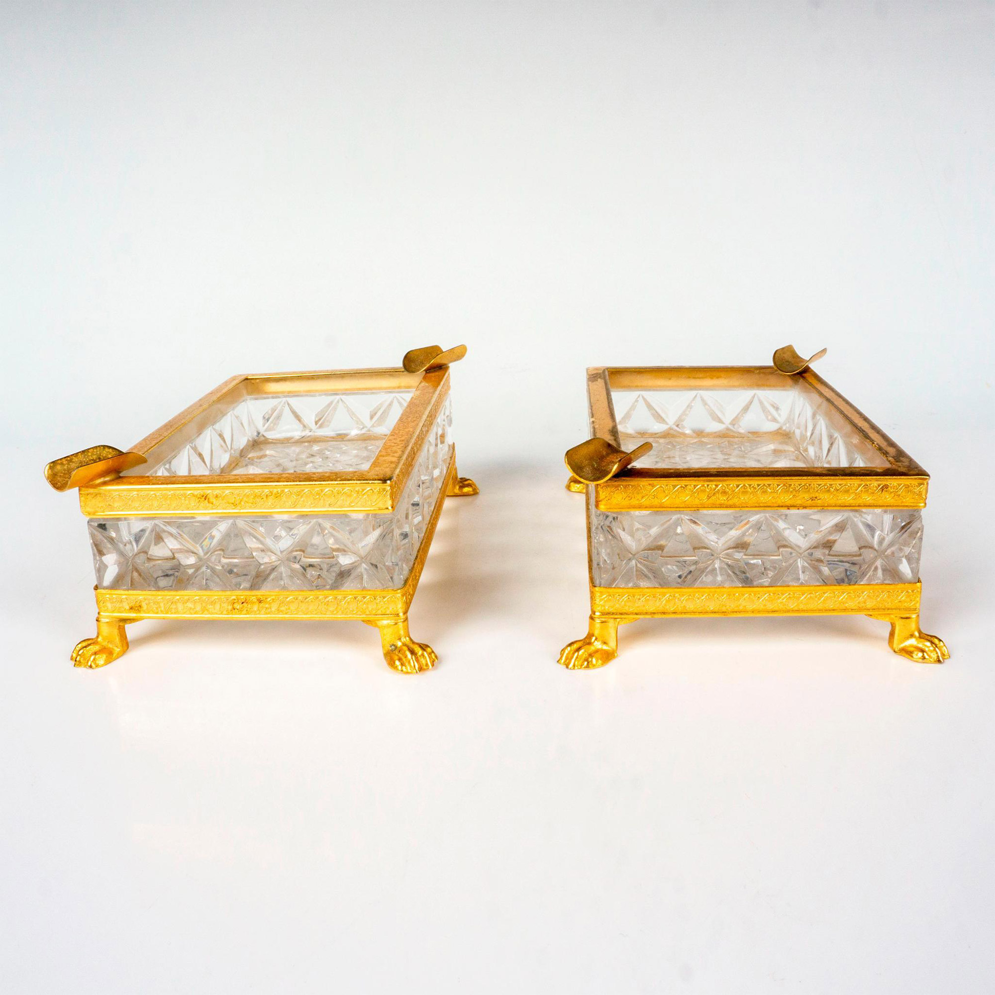 Pair of Hollywood Regency Glass Ashtrays - Image 2 of 3