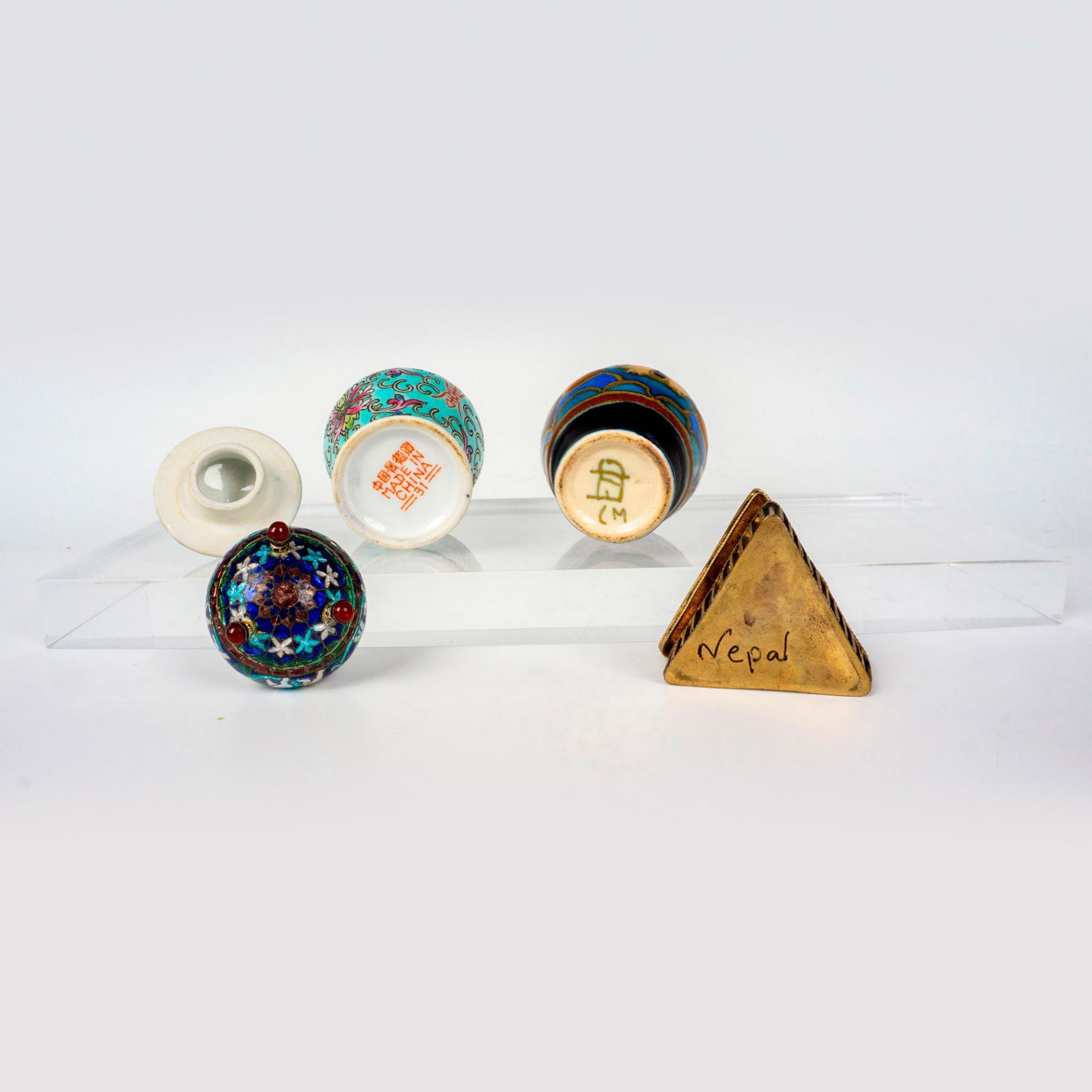 4pc Assorted Mini Collectibles - Bild 3 aus 3