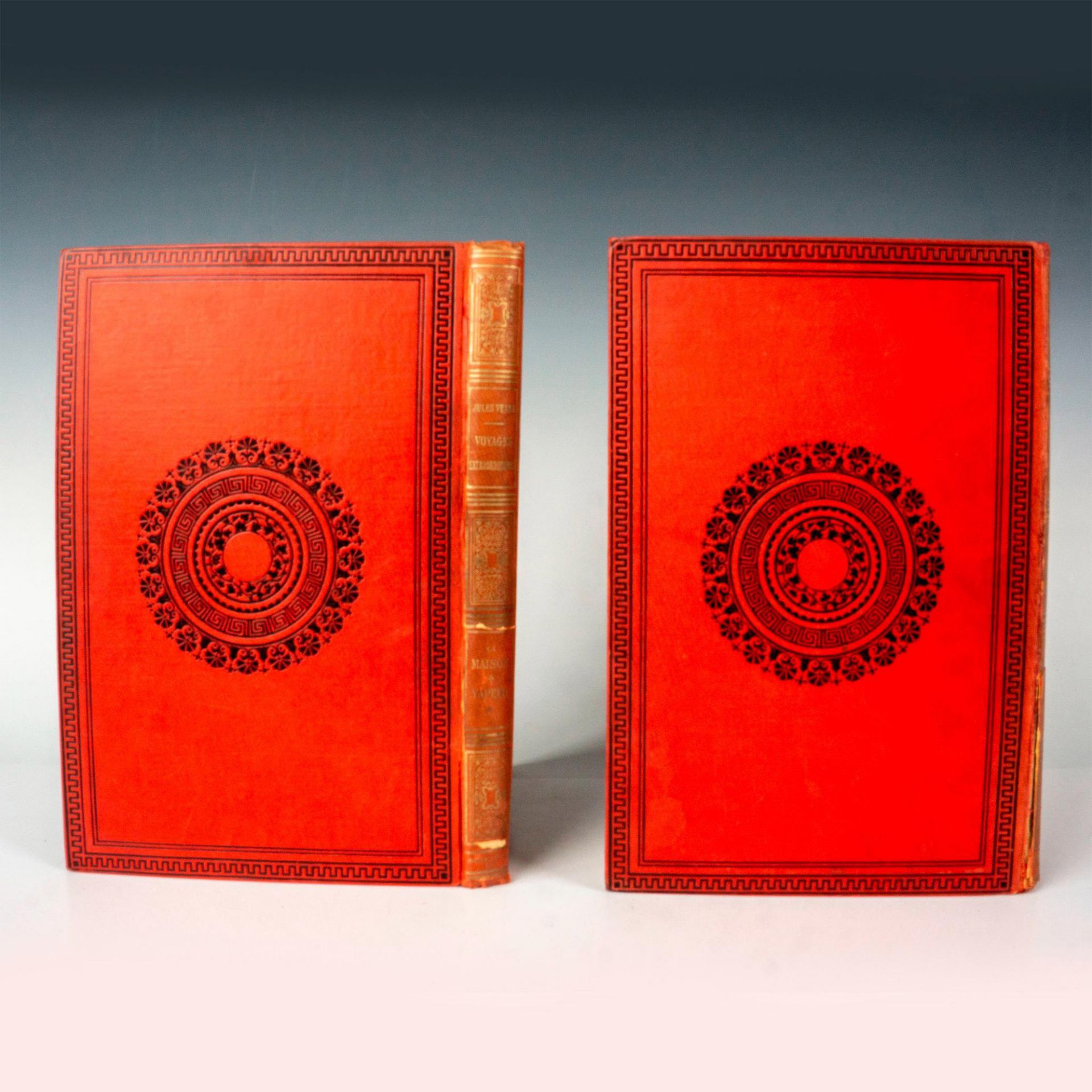 Jules Verne, 2 Vols. La Maison a Vapeur, Initiales Argentees - Image 2 of 3