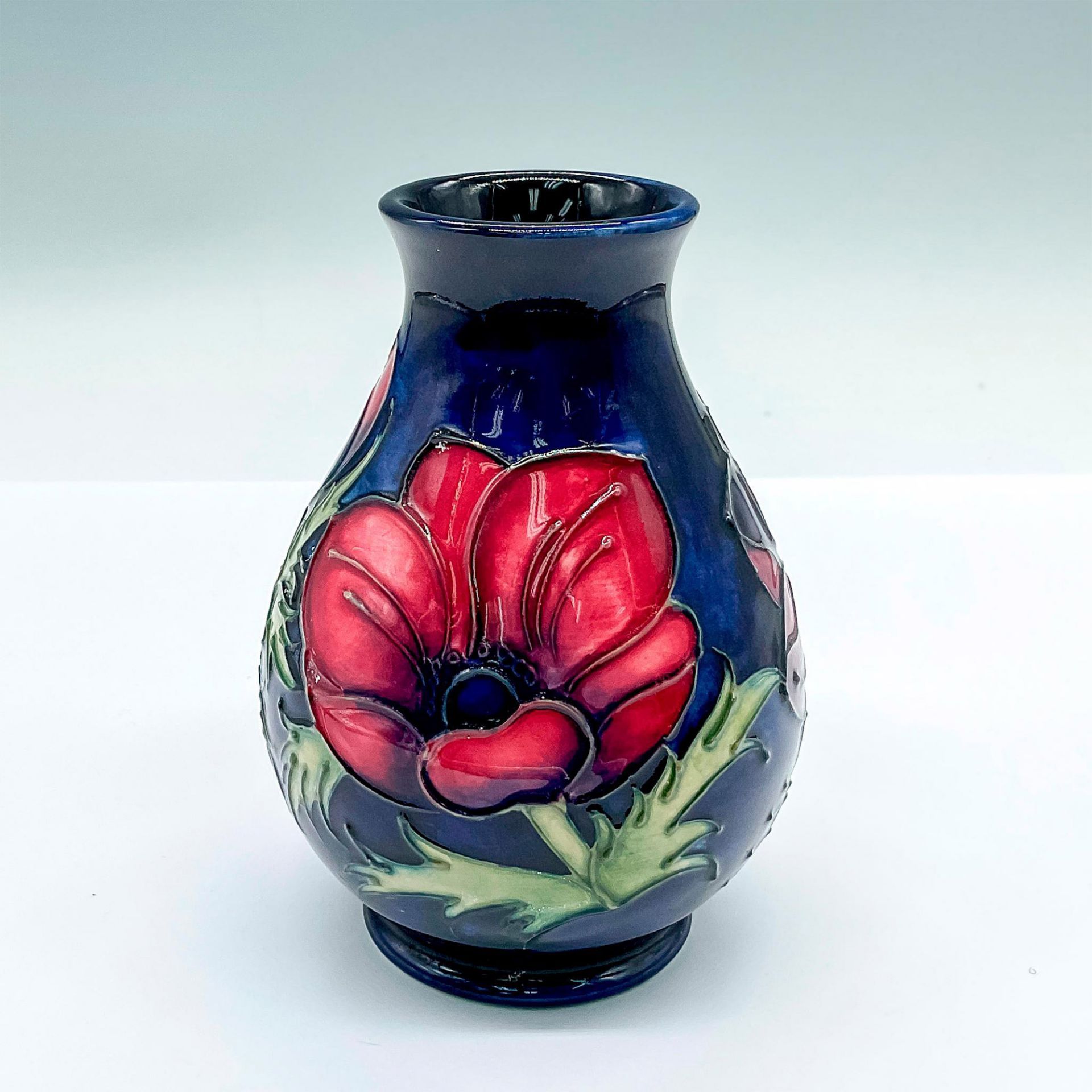 Moorcroft Pottery Vase, Anemone - Bild 2 aus 4