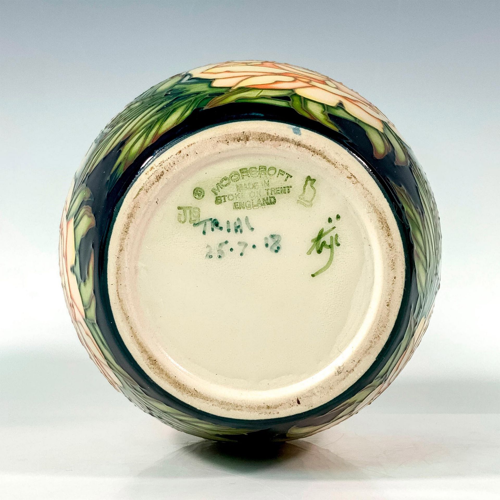Moorcroft Pottery Trial Madame Rose Ginger Jar - Image 4 of 4