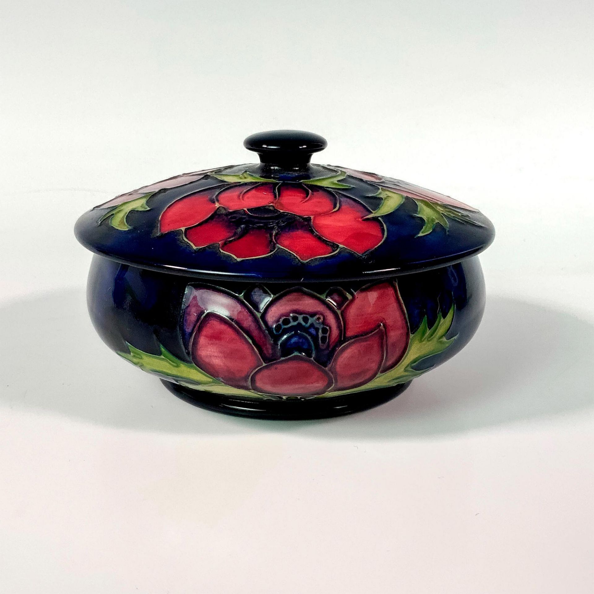 Moorcroft Pottery Anemone Lidded Bowl - Image 2 of 3