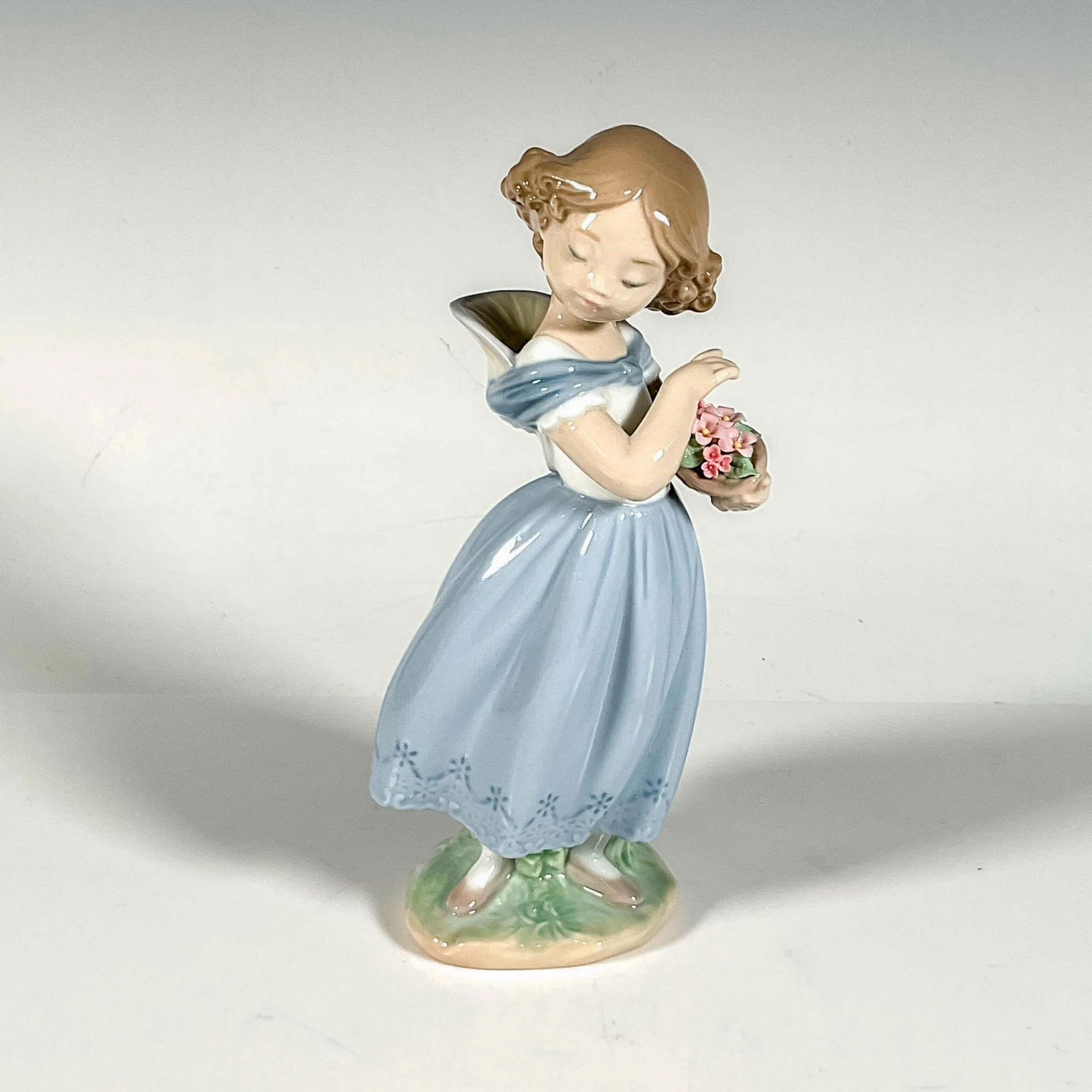 Adorable Innocence 1008247 - Lladro Porcelain Figurine
