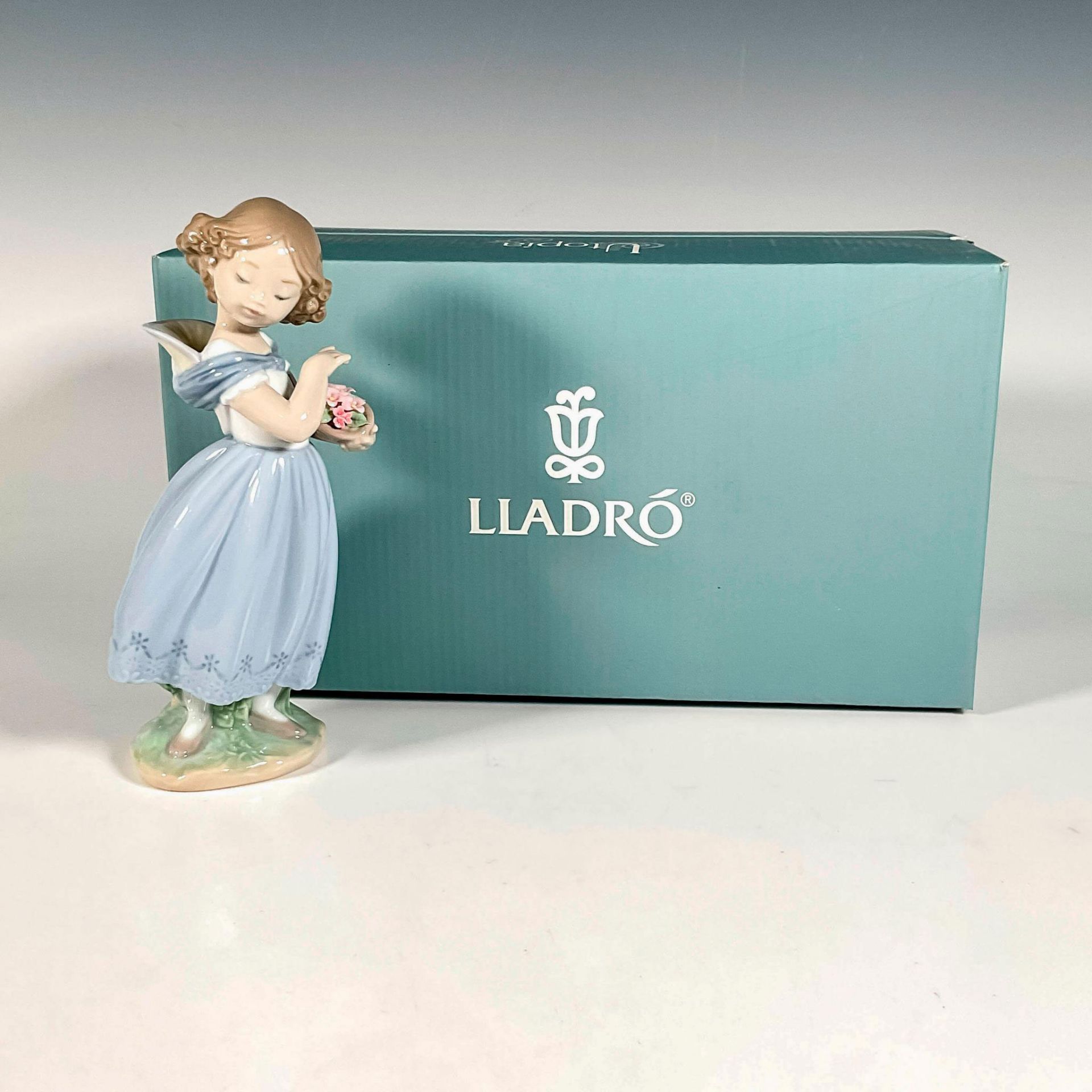 Adorable Innocence 1008247 - Lladro Porcelain Figurine - Image 4 of 4