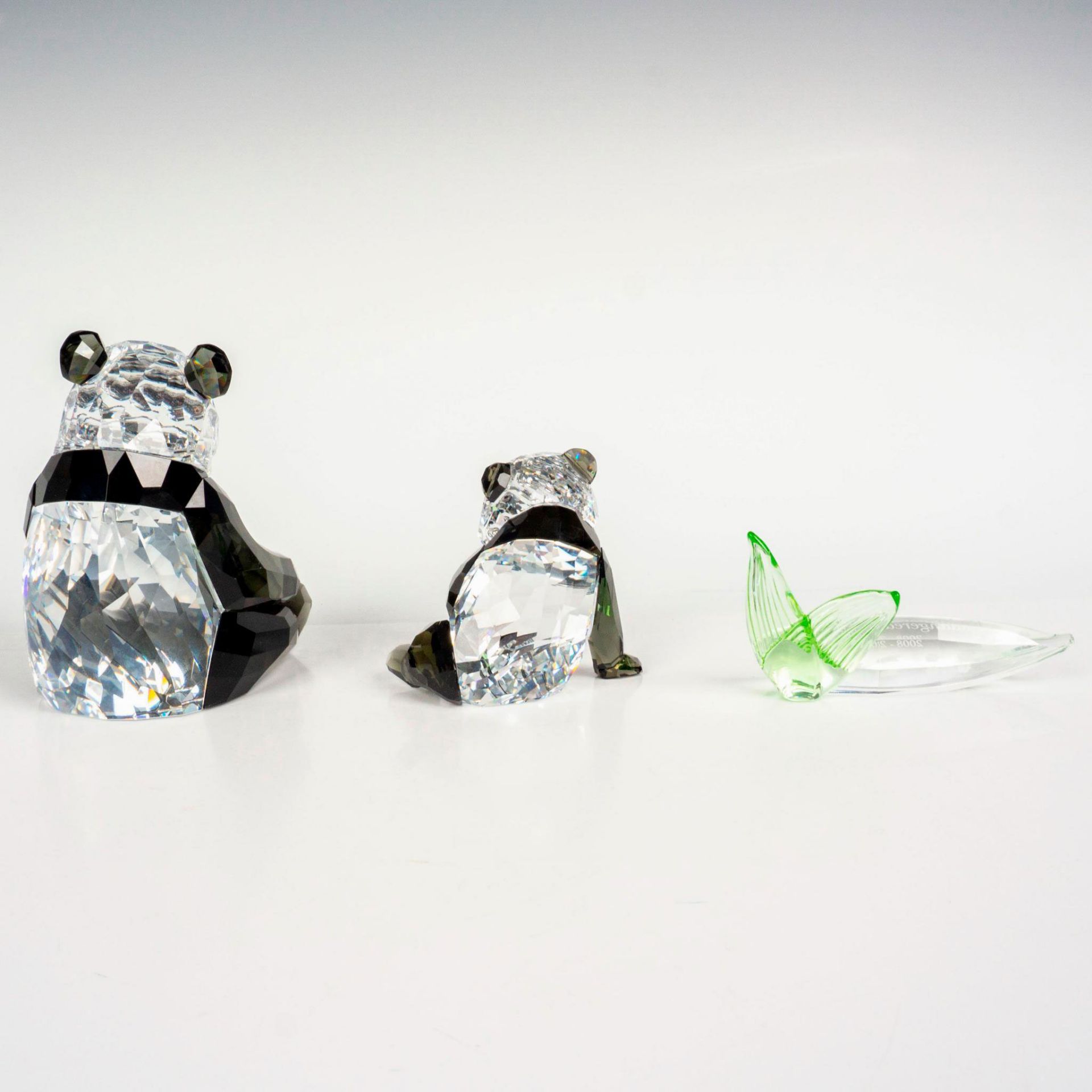 2pc Swarovski Crystal Figurines + Plaque, Pandas - Image 2 of 4
