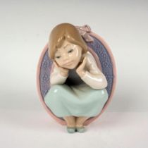 Schoolgirl O 1005148 - Lladro Porcelain Figurine