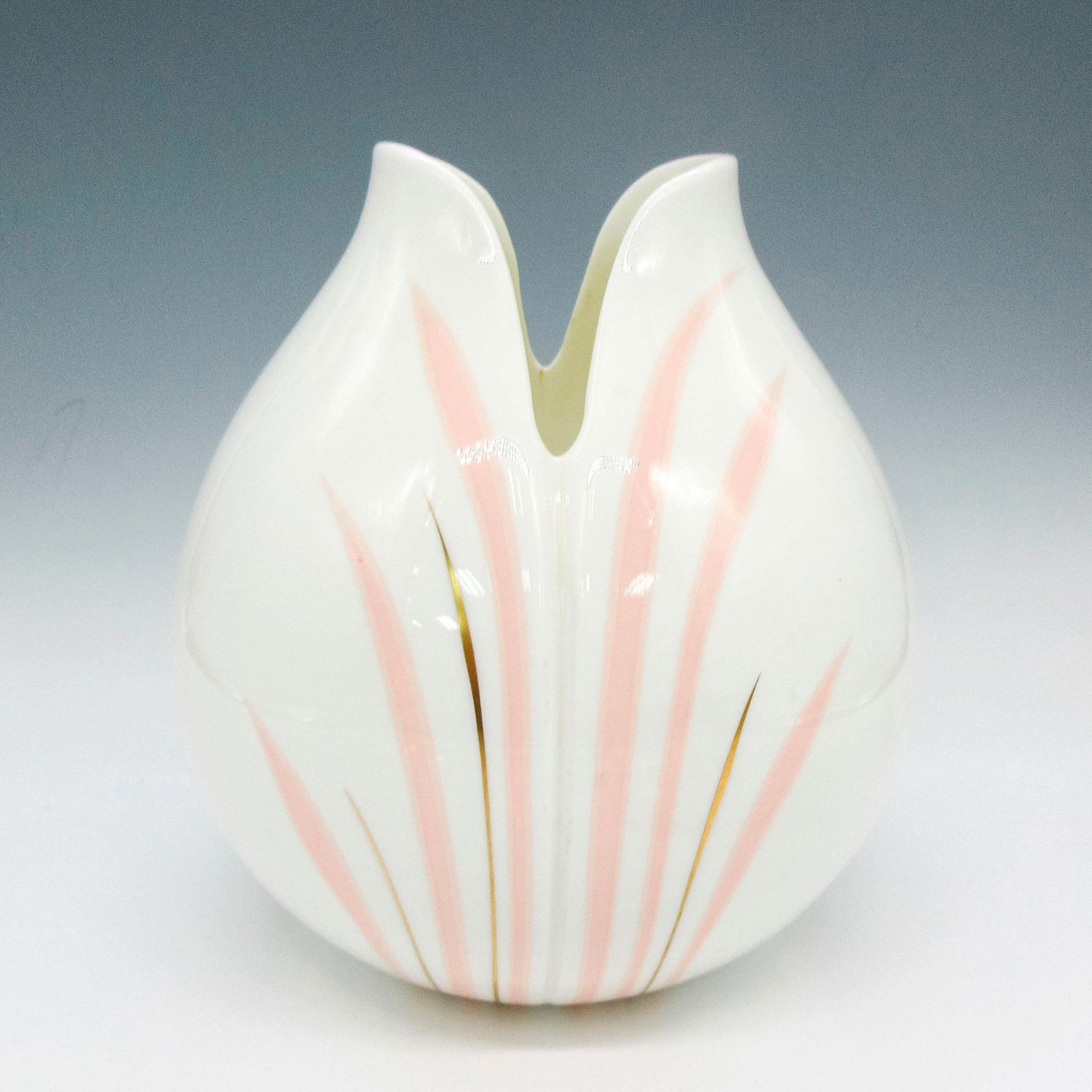 Royal Doulton Bone China Impressions Tulip Vase