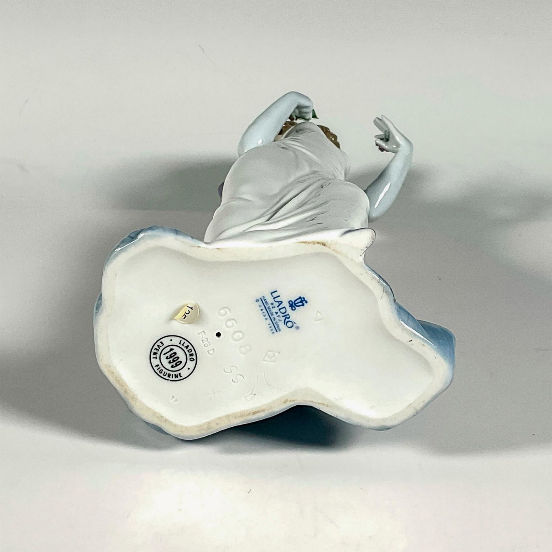 Anticipation 1006608 - Lladro Porcelain Figurine - Image 3 of 4