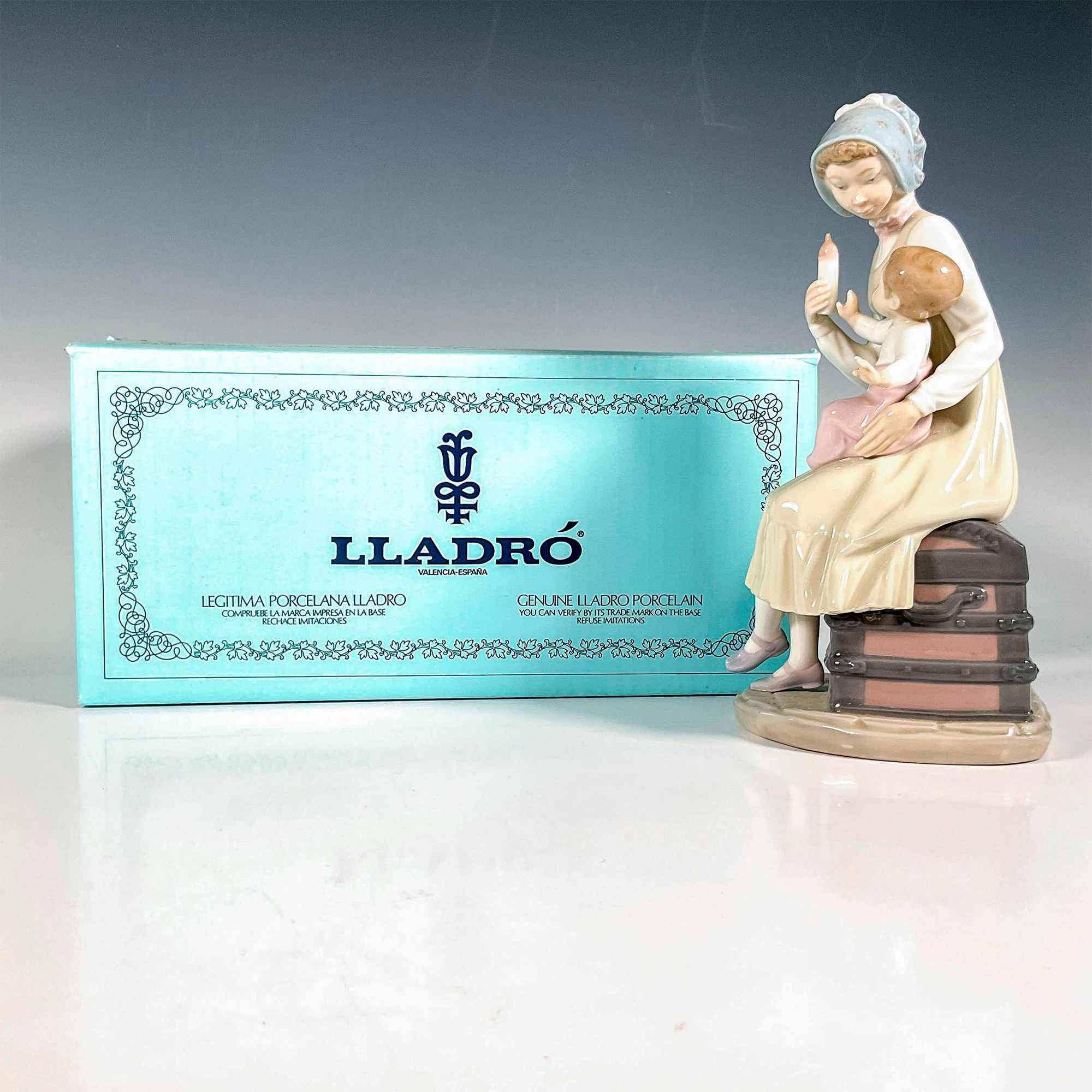 Feeding Her Son 1005140 - Lladro Porcelain Figurine - Image 4 of 4