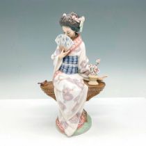 Nippon Lady 1005327 - Lladro Porcelain Figurine