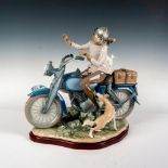 Old Fashioned Motorist 1005161 - Lladro Porcelain Figurine