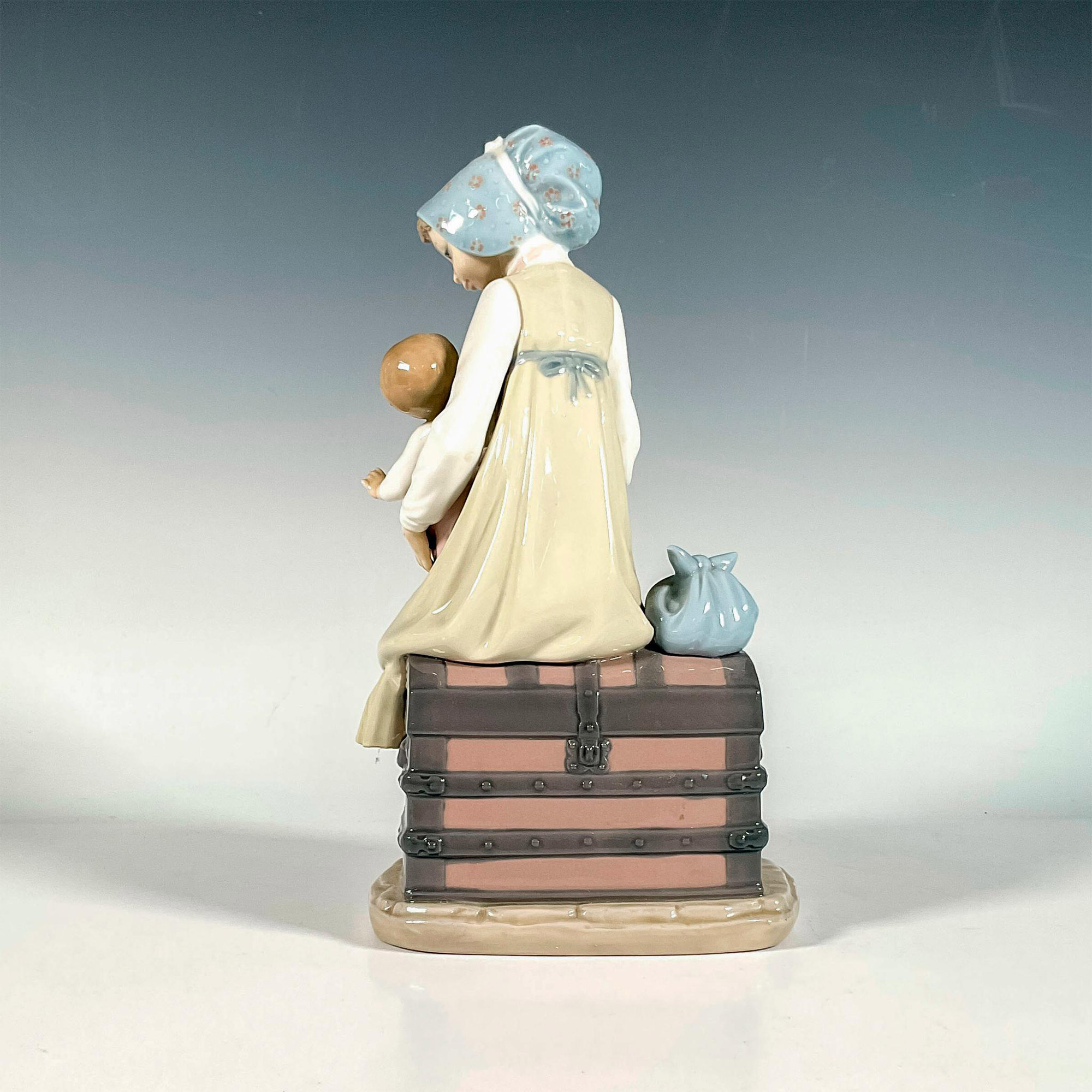 Feeding Her Son 1005140 - Lladro Porcelain Figurine - Image 2 of 4
