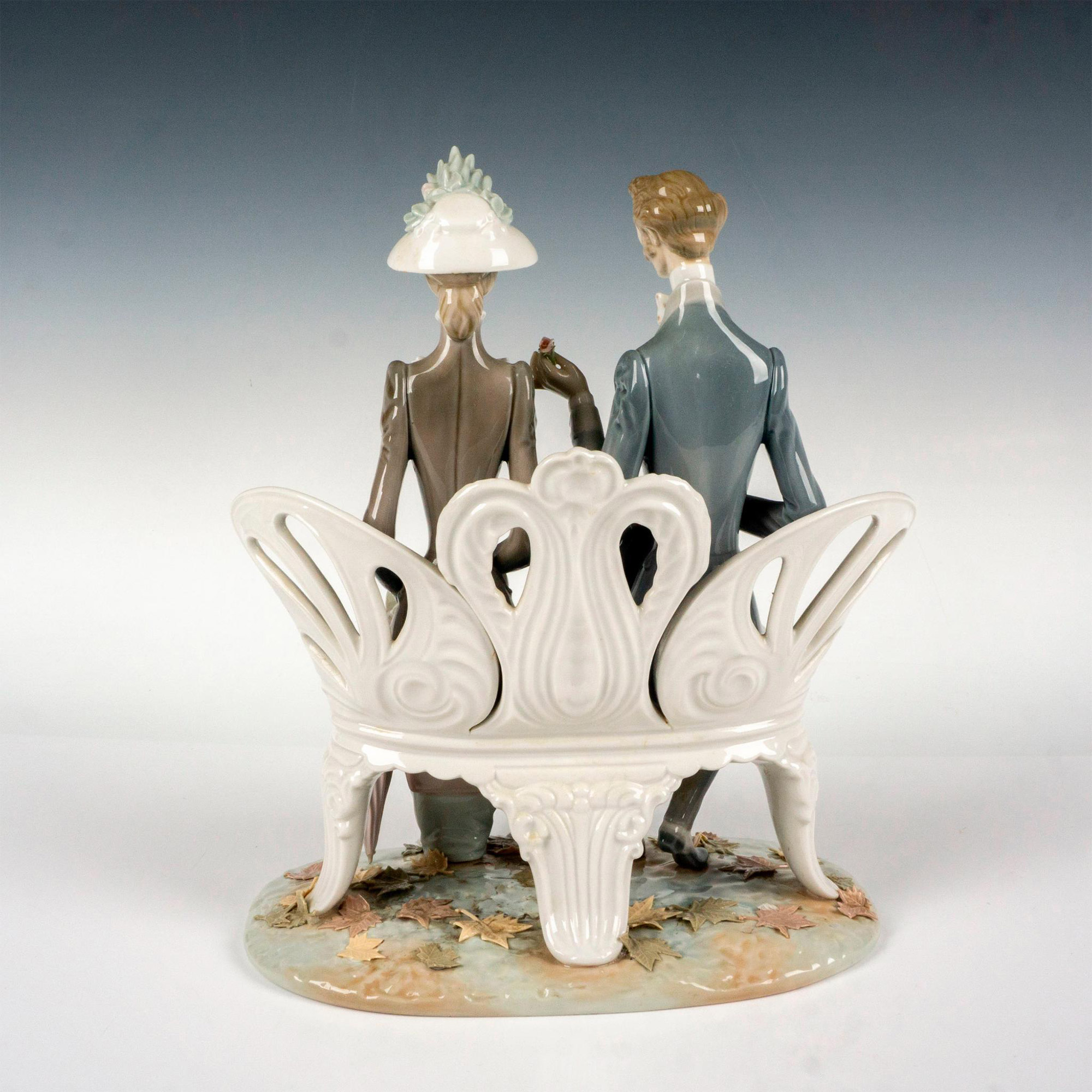Lovers In The Park 1001274 - Lladro Porcelain Figurine - Image 4 of 7