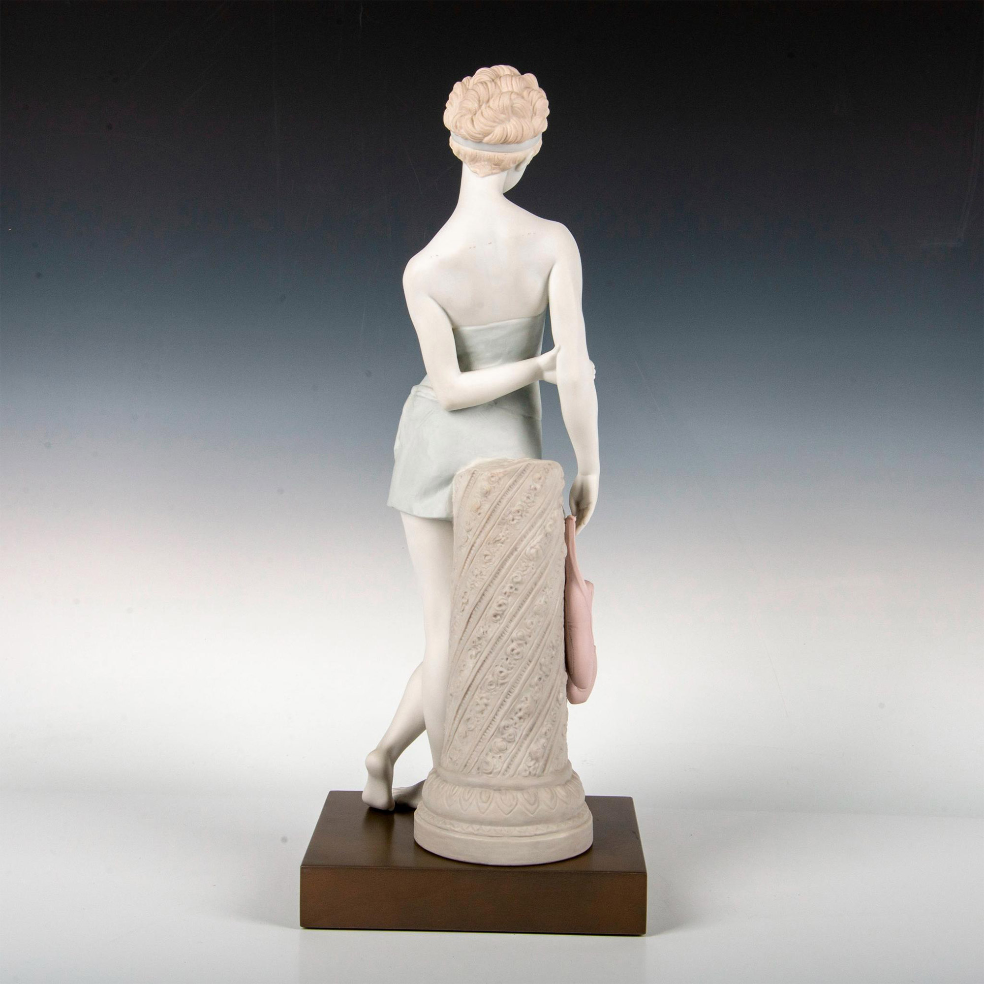 Lladro Porcelain Sculpture, Dreams of A Ballerina 1011889 - Lladro Porcelain Figurine - Image 3 of 5