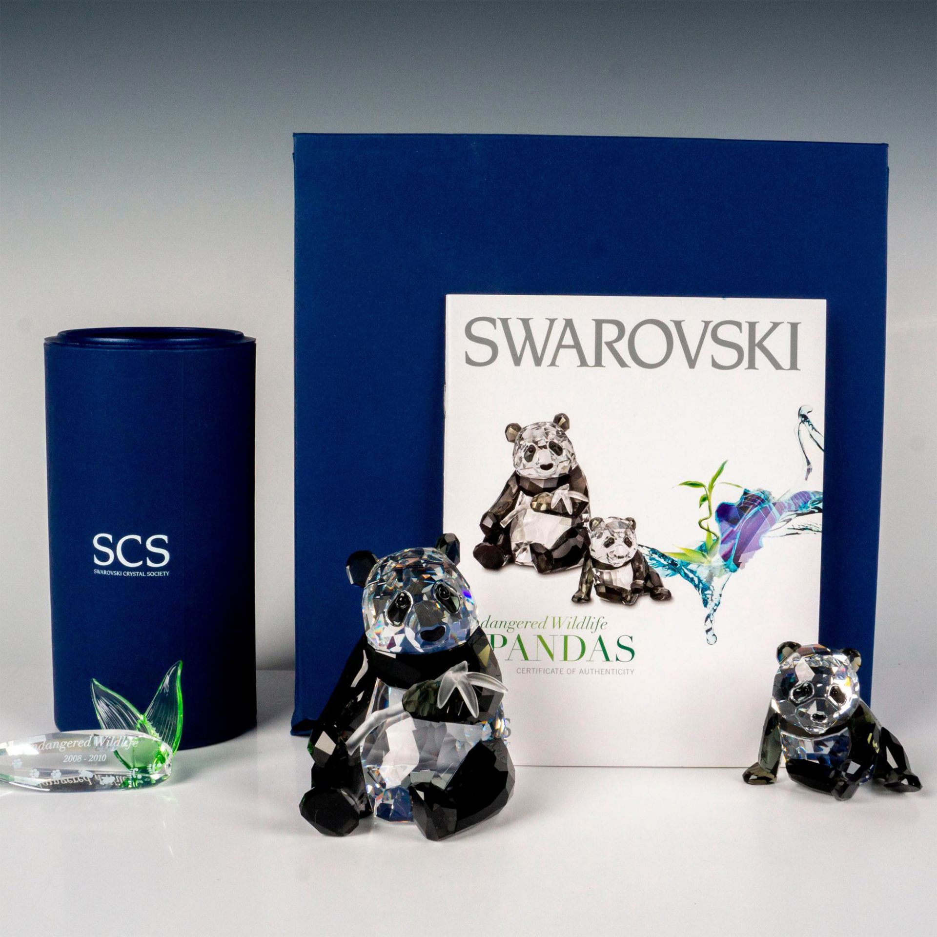 2pc Swarovski Crystal Figurines, Pandas + Plaque - Bild 3 aus 3