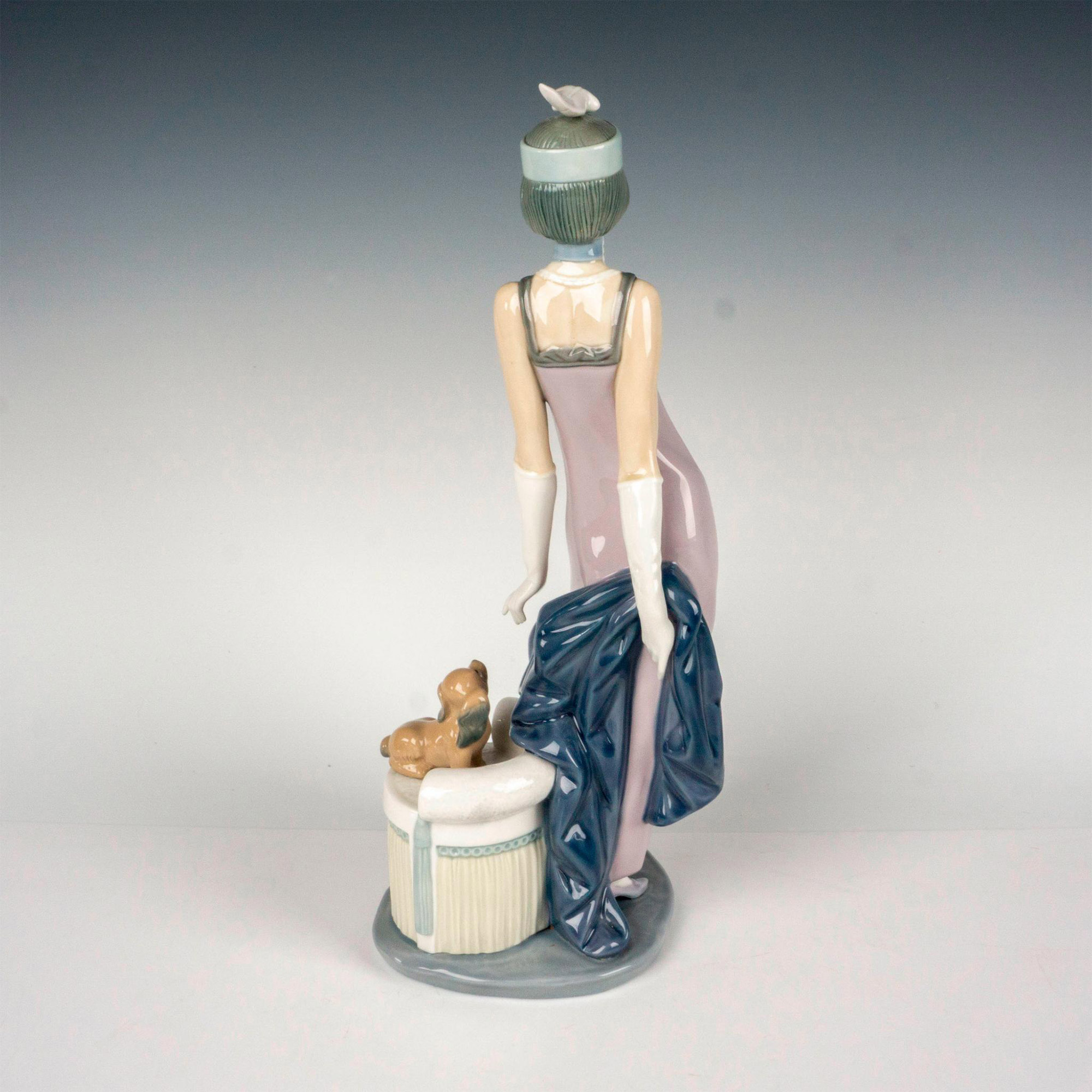 Couplet Lady 1005174 - Lladro Porcelain Figurine - Image 2 of 4
