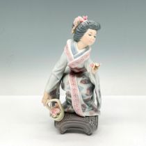 Yuki 1001448 - Lladro Porcelain Figurine