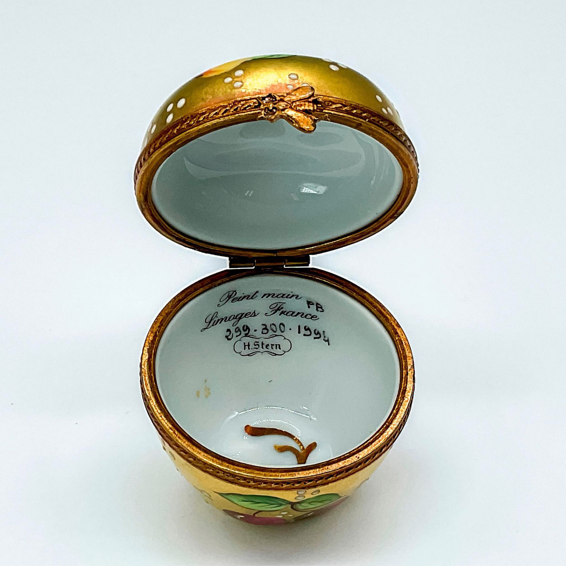 Vintage H. Stern Limoges Porcelain Apple-Shaped Gold Box - Image 3 of 3