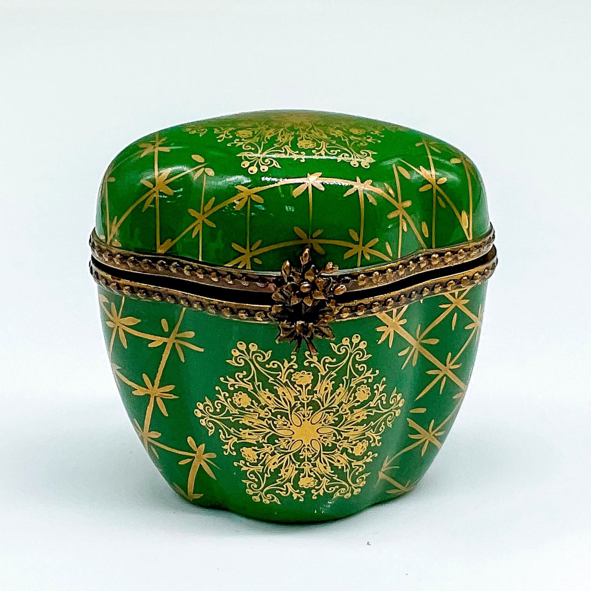 Limoges Peint Main Porcelain Trinket Box