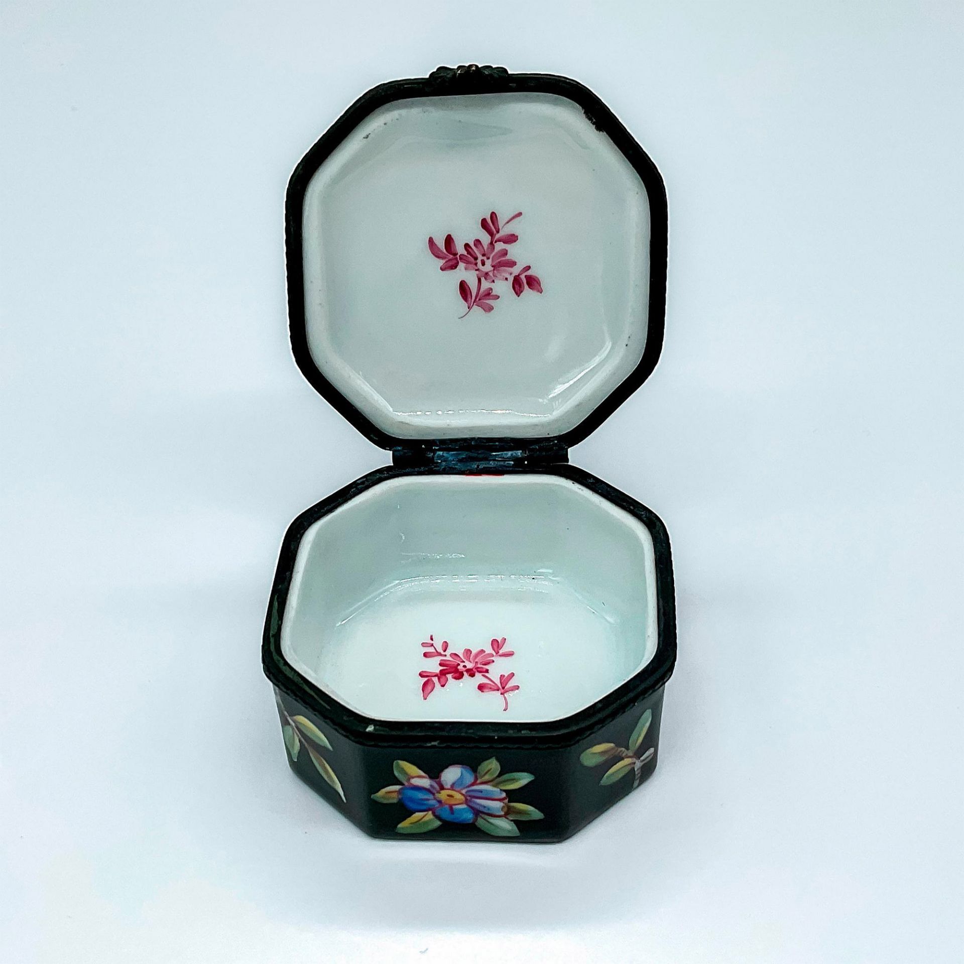 Vintage Limoges Porcelain Hand Painted Box - Image 2 of 3