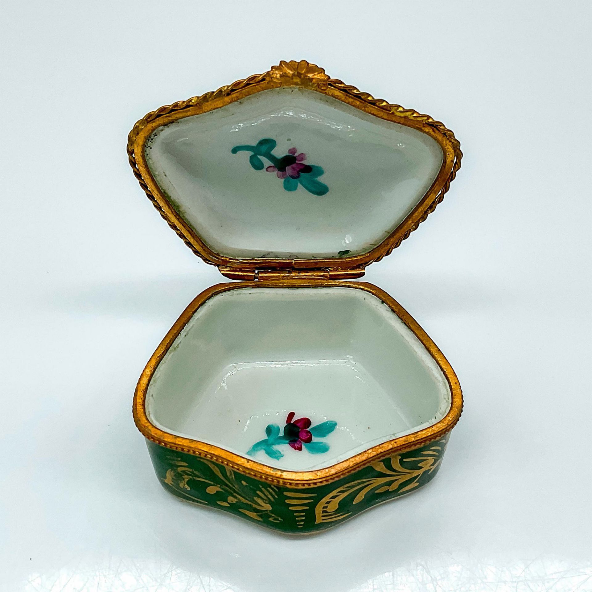 Vintage Limoges Hand Painted Green and Gold Box - Image 2 of 3