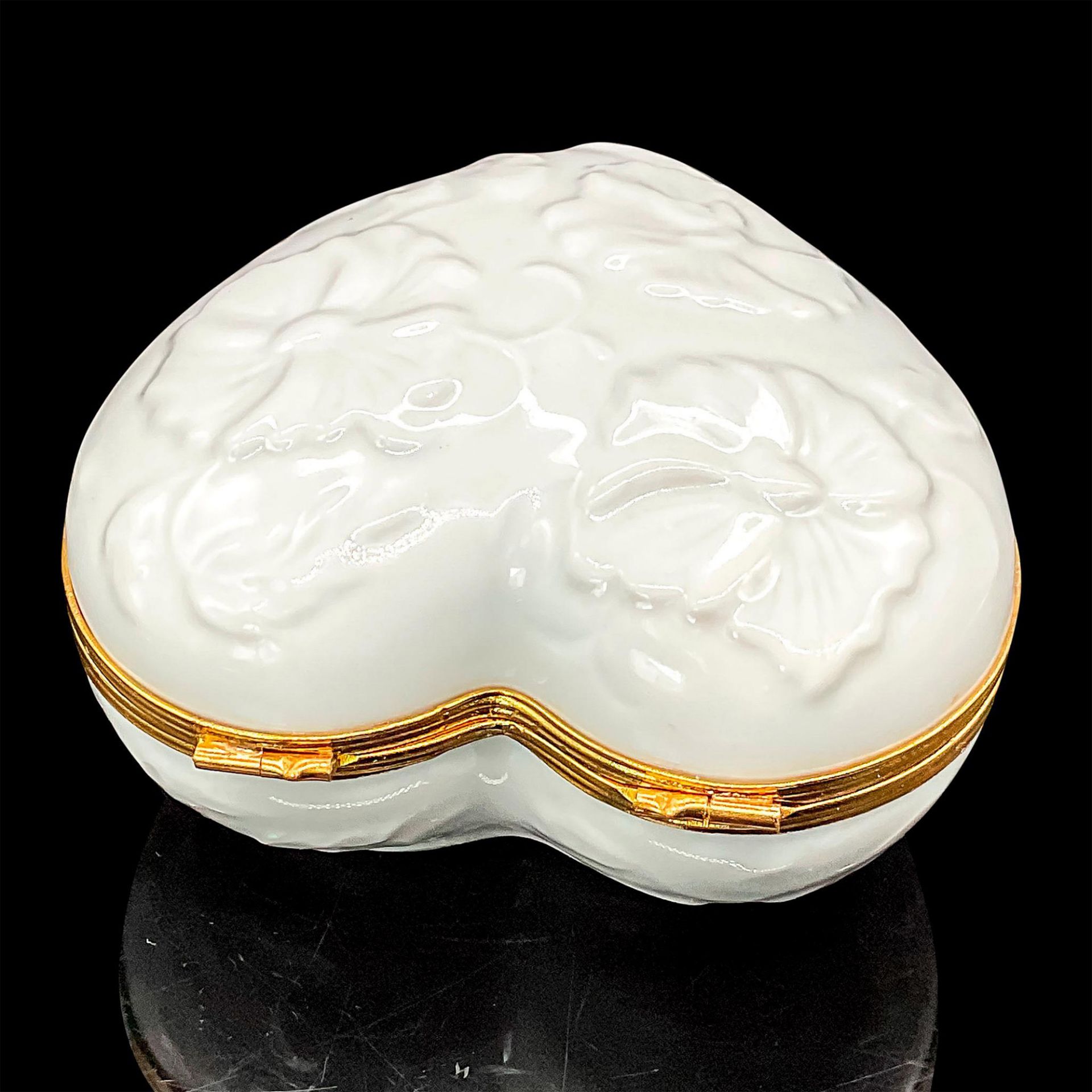 Chamart Limoges Porcelain Heart Box, White and Gold - Image 2 of 3