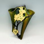 Roseville Pottery Wall Pocket, Dogwood