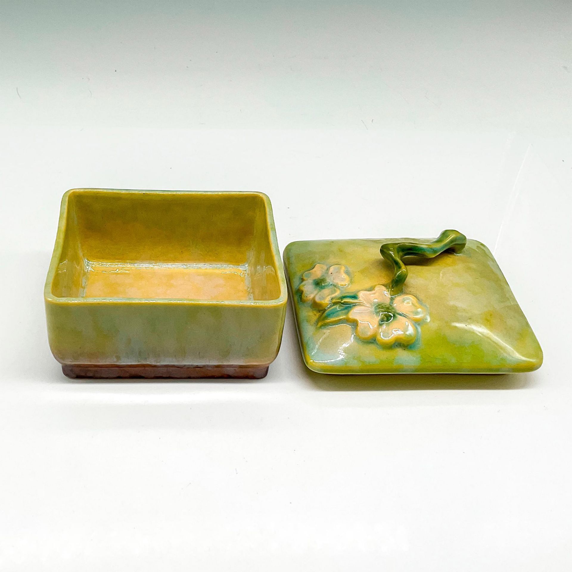 Roseville Pottery Covered Box, Winecraft - Image 2 of 3