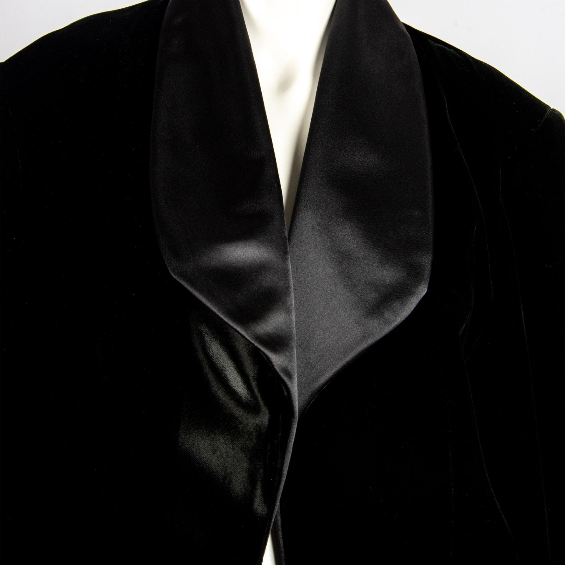 Vintage Lillie Rubin Black Velvet Bolero, Size 6 - Image 2 of 4