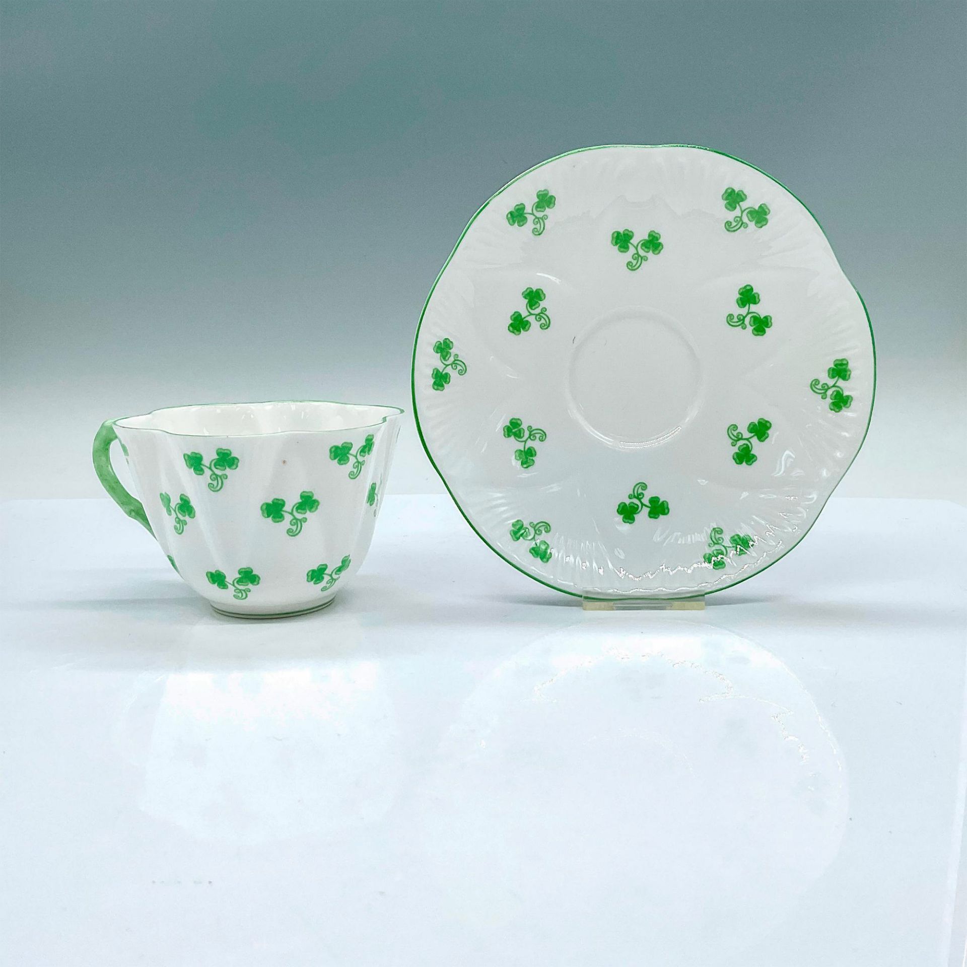 2pc Shelley China Teacup and Saucer, Shamrock - Image 2 of 3