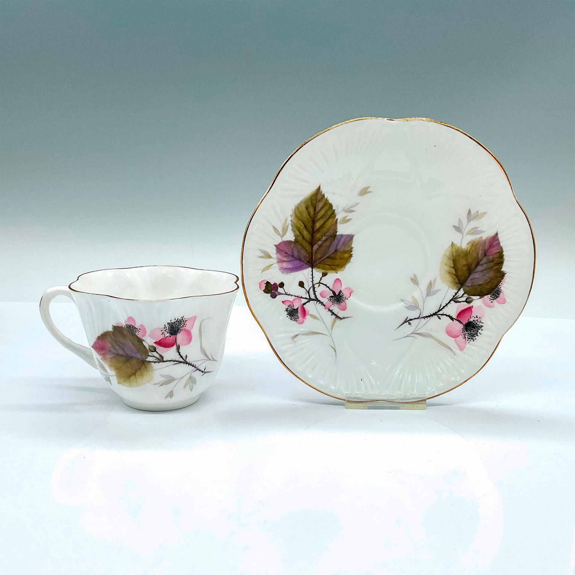2pc Shelley China Floral Teacup and Saucer - Bild 2 aus 3