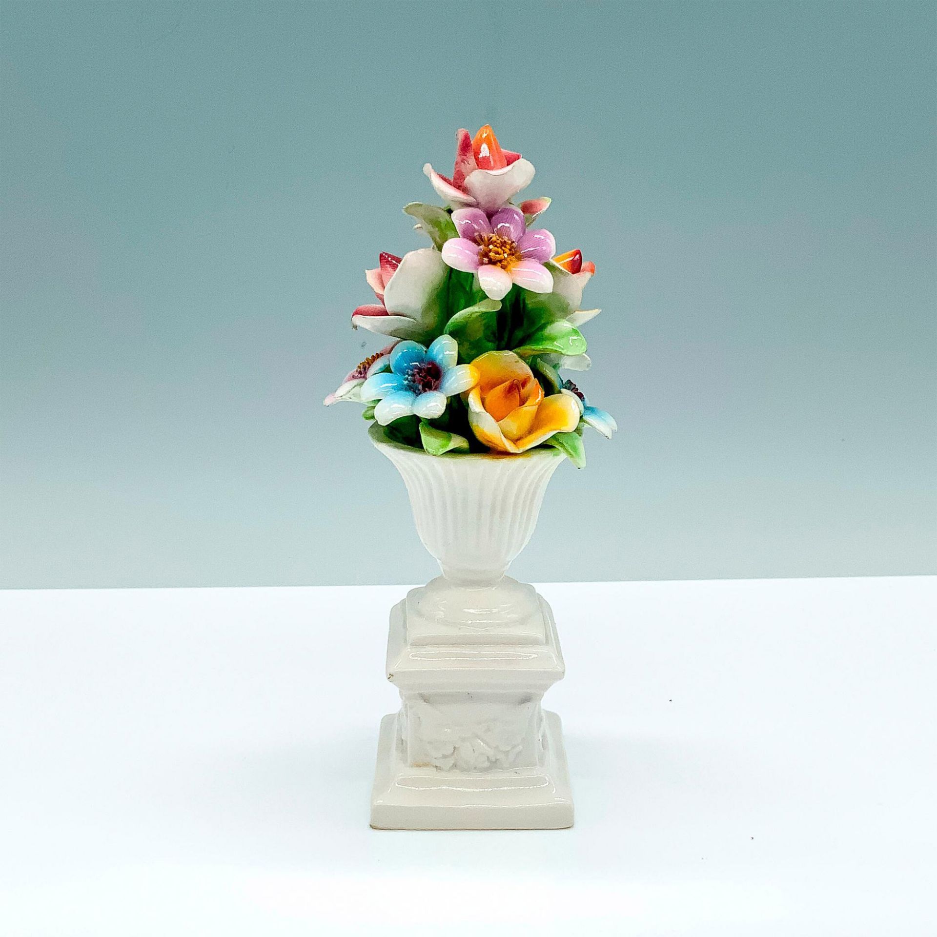 Italian Ceramic Flower Bouquet Figure - Bild 2 aus 3