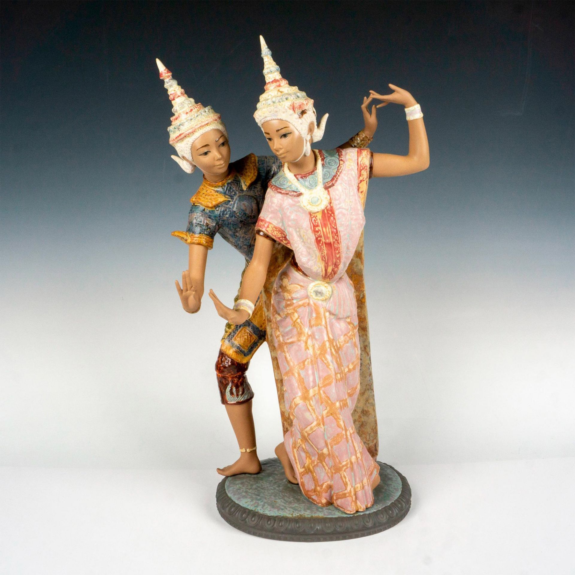 Lladro Porcelain Figurine Thailandia