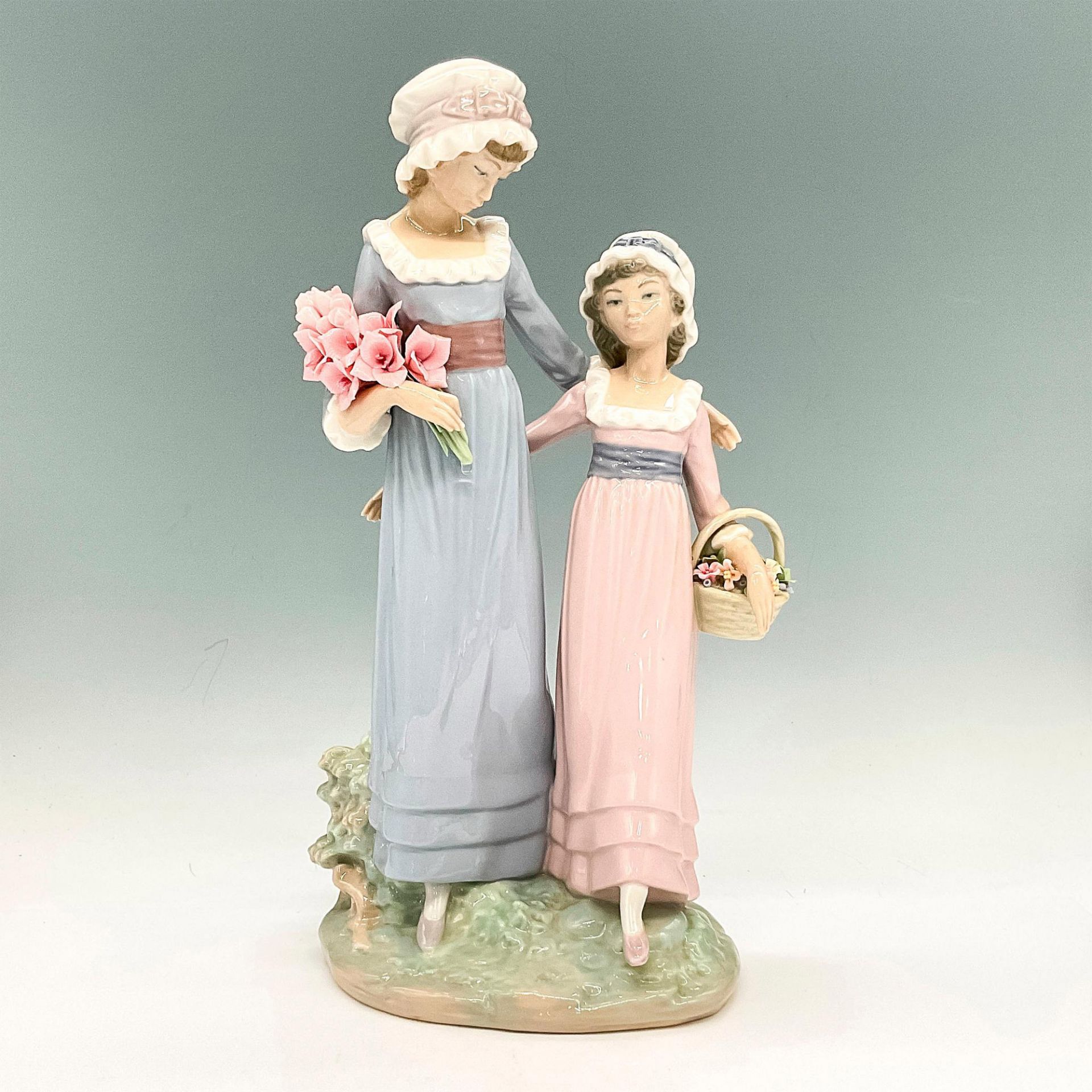 Daughters 1005013 - Lladro Porcelain Figurine