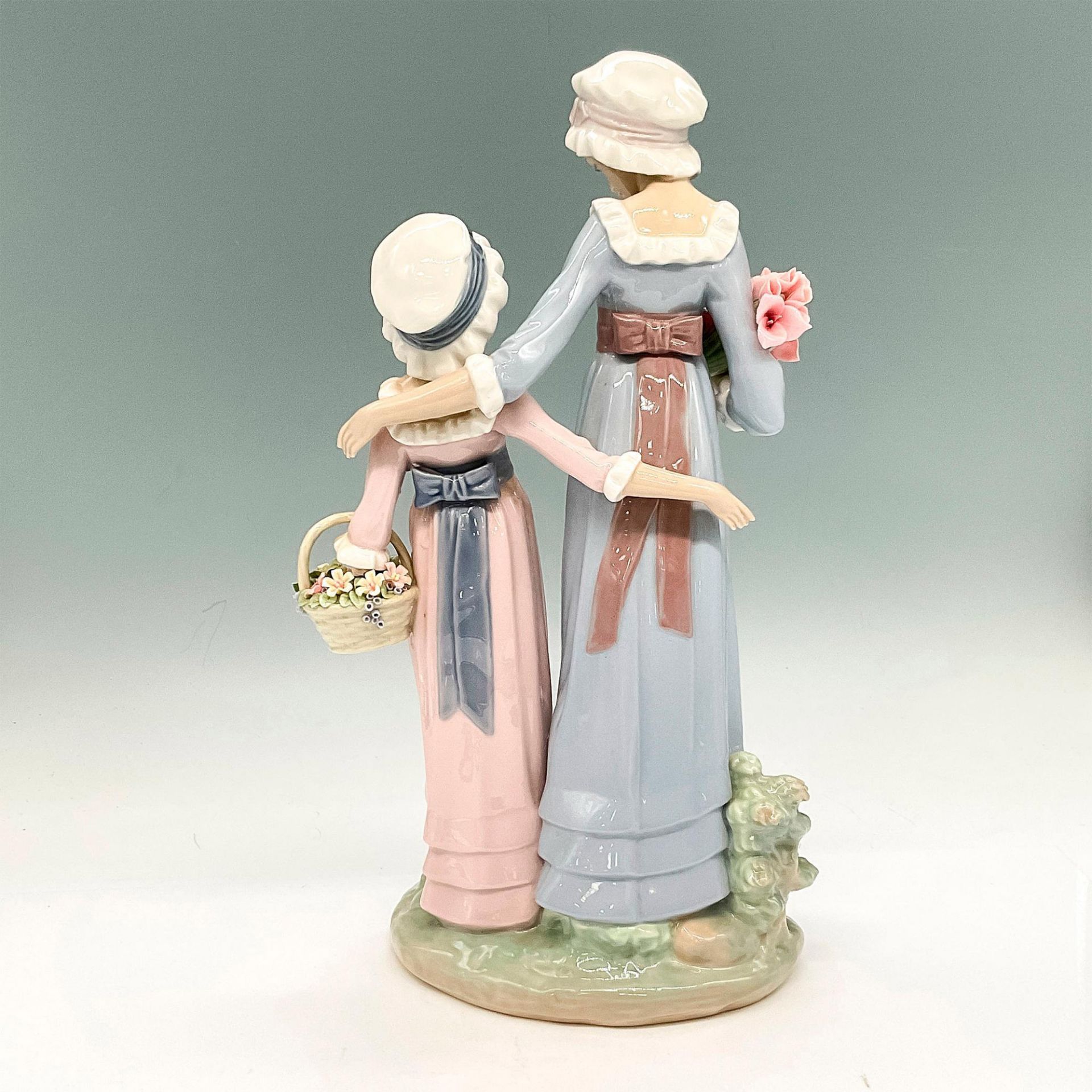 Daughters 1005013 - Lladro Porcelain Figurine - Image 3 of 4