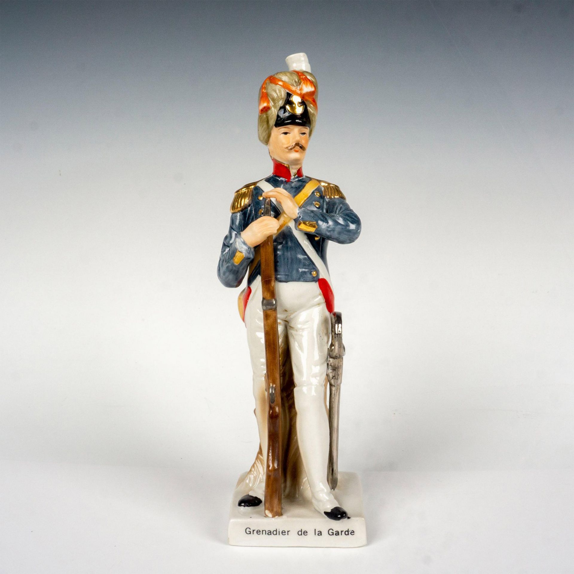 20th Century Porcelain Figurine, Grenadier de la Garde