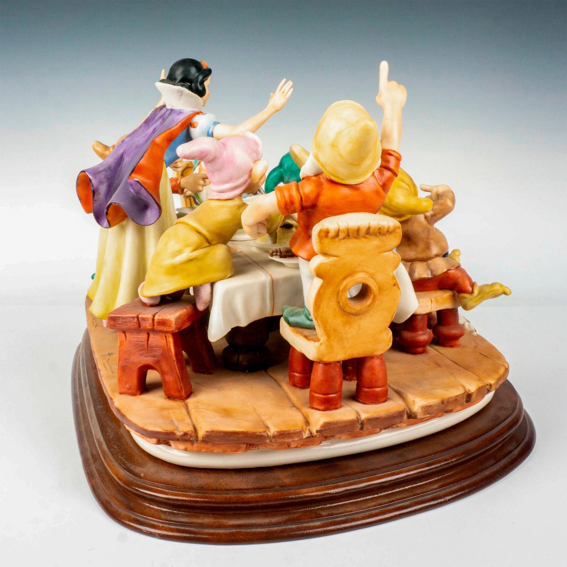 Capodimonte Disney Sculpture Snow White and The Seven Dwarfs - Image 4 of 6
