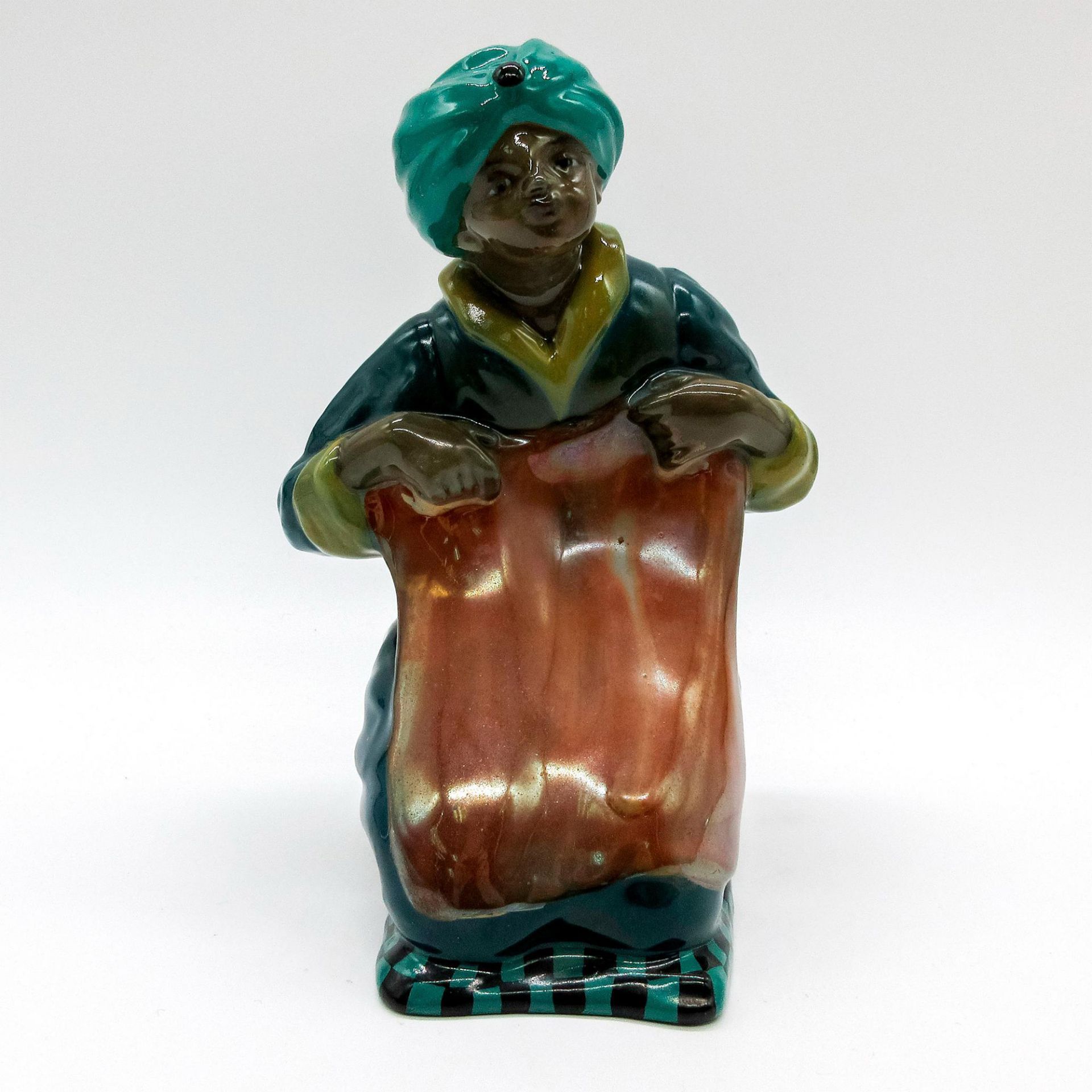 A Carpet Vendor HN76, Rare Colorway - Royal Doulton Figurine - Image 3 of 8