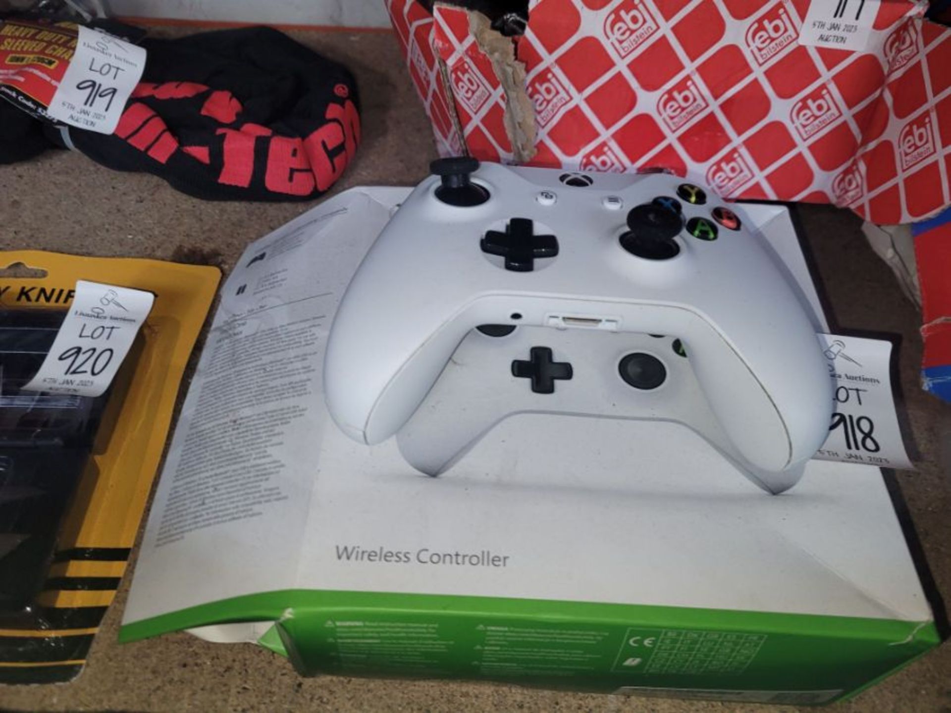 WHITE XBOX ONE WIRELESS CONTROLLER