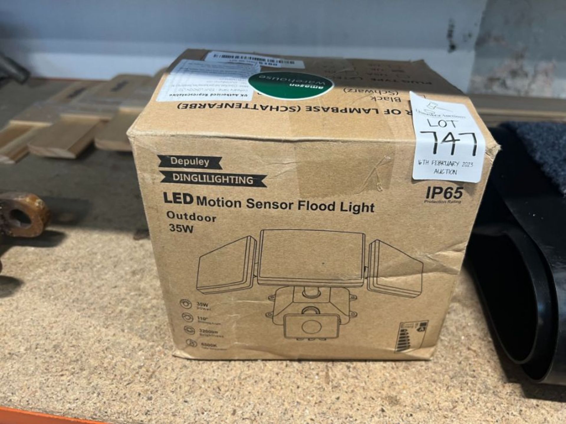 LED MOTION SENSOR FLOODLIGHT