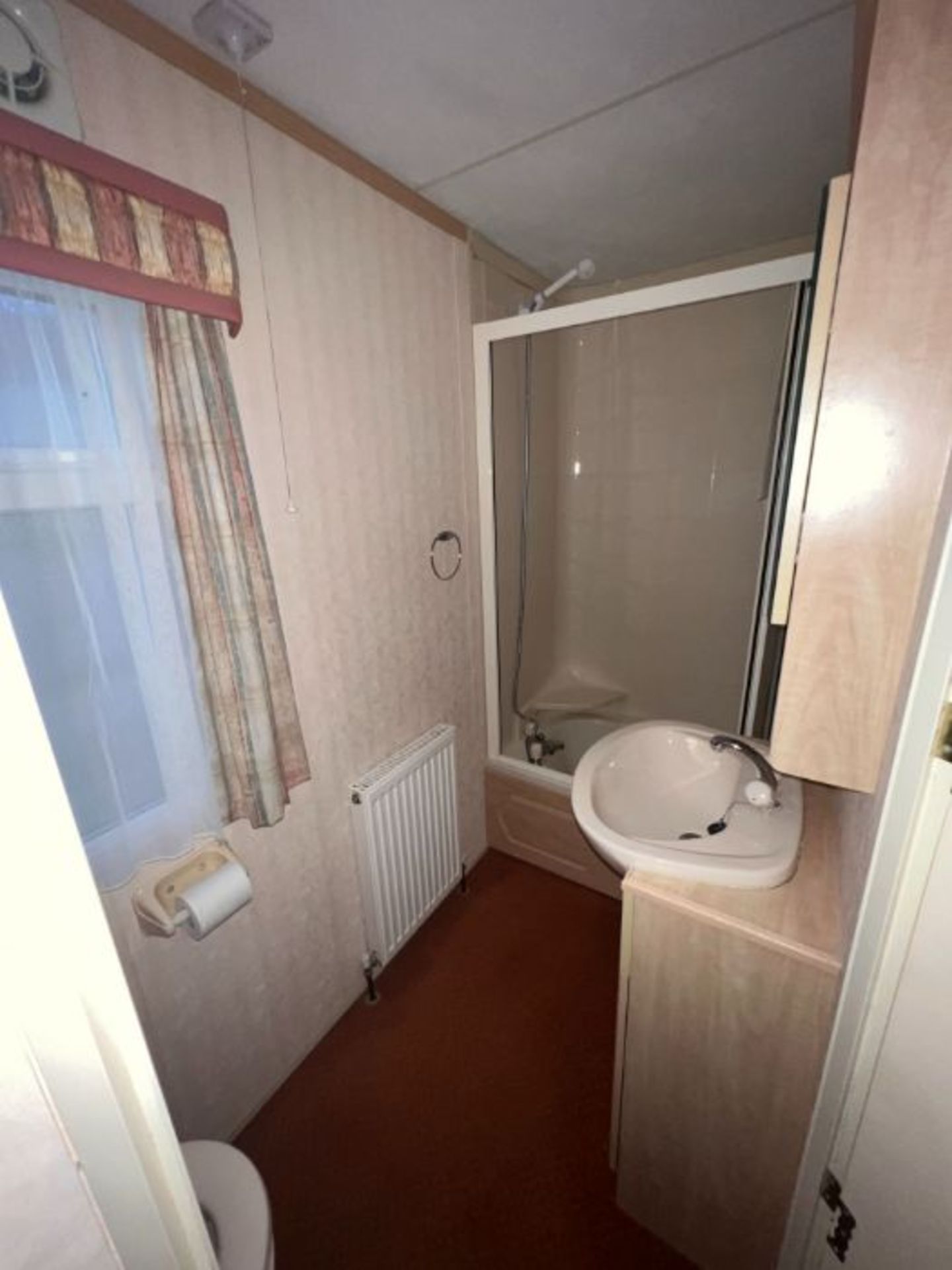 WILLERBY LYNDHURST 37FT X 12FT, 2 BEDROOM STATIC CARAVAN DOUBLE GLAZED & CENTRAL HEATING - LOCATED - Image 46 of 50
