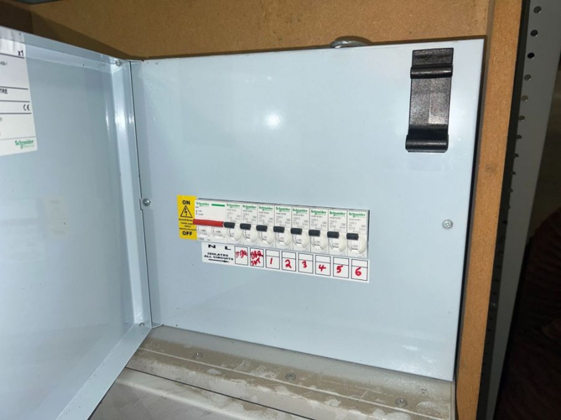 SCHNEIDER KQ LOADCENTRE MAINS SWITCH BOARD AND BLUE PLUGS POWER BOARD CABINET (ASNEW) - Image 3 of 3