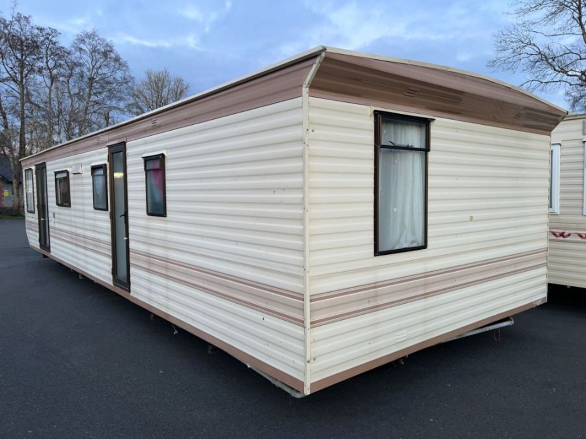 COSALT MONACO SUPER, 2 BEDROOM STATIC CARAVAN - LOCATED AT CASTLE ARCHDALE CARAVAN PARK - (NO HAMMER - Image 26 of 42