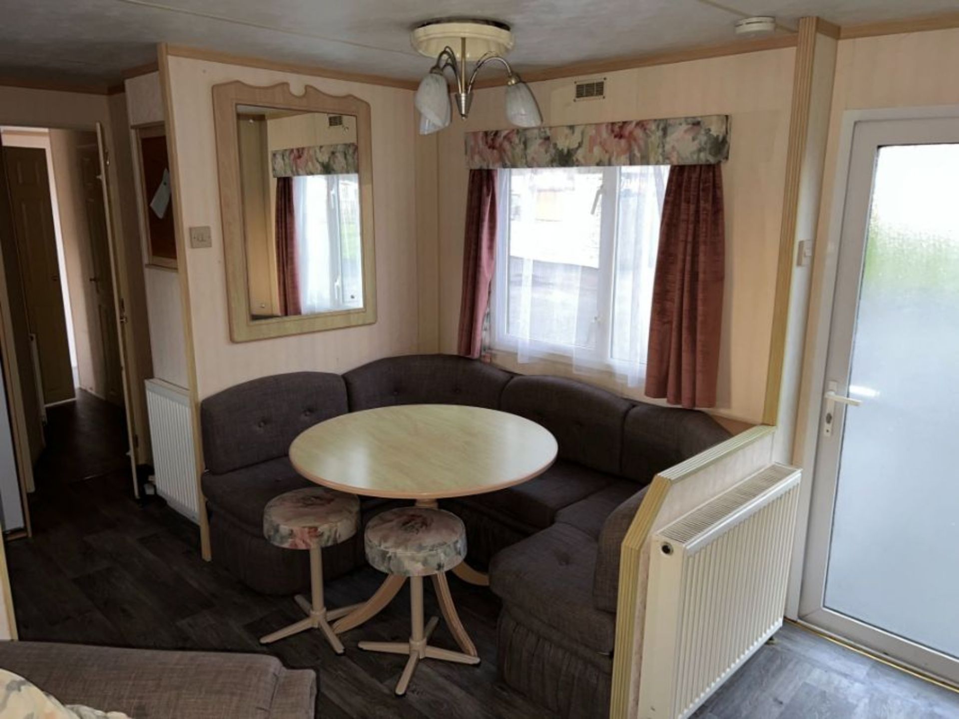 WILLERBY LYNDHURST 37FT X 12FT, 3 BEDROOM STATIC CARAVAN DOUBLE GLAZED & CENTRAL HEATING - LOCATED - Image 19 of 44